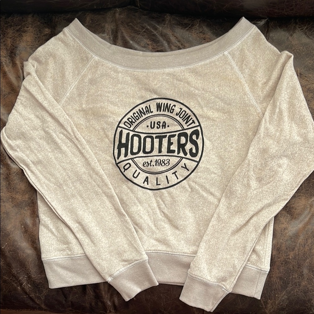 Hooters Cream Women's Sweater 🙂 BRAND NEW